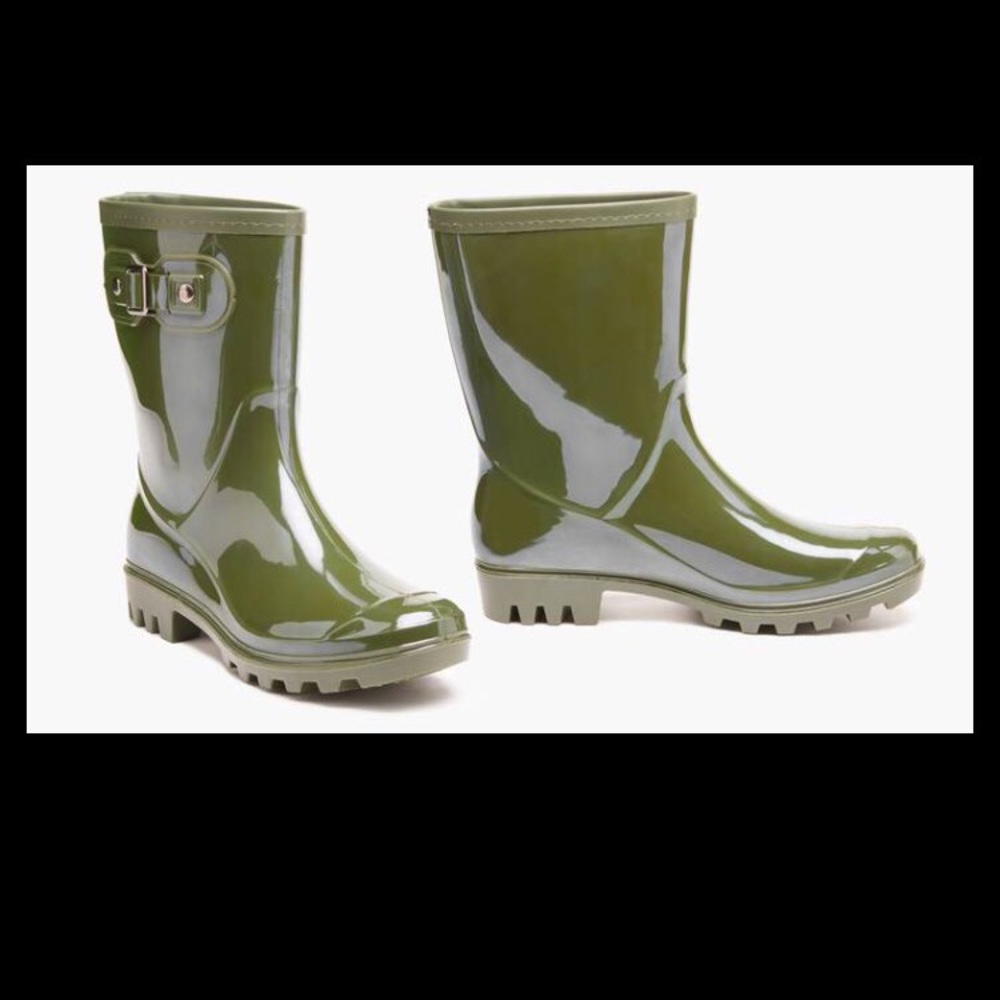*SOLD* Sociology women’s rain boots olive green